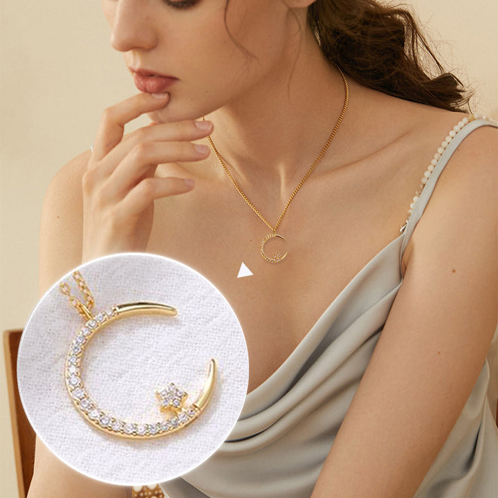 Gouden Halssieraad met Maanvorm – Elegant, Subtiel & Tijdloos