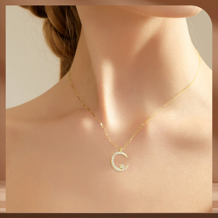Gouden Halssieraad met Maanvorm – Elegant, Subtiel & Tijdloos